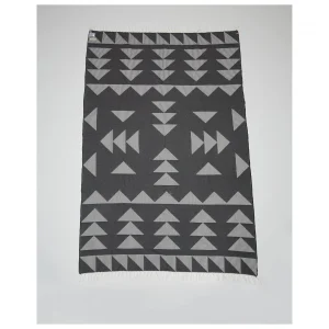 Tentree – Geo Beach Blanket – Couverture styles dernier cri 8